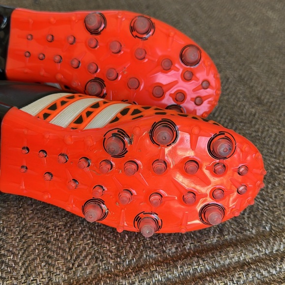 Adidas soccer shoes kids sz: 4 - Picture 7 of 8